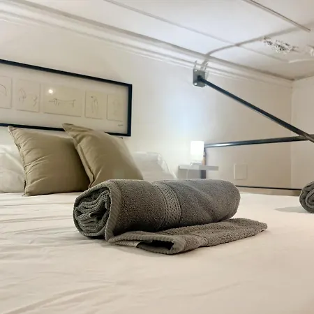 Apartment- Con Parcheggio Vicino Lägenhet